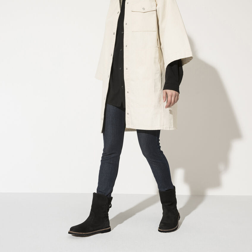 Uppsala Tall : Black Suede