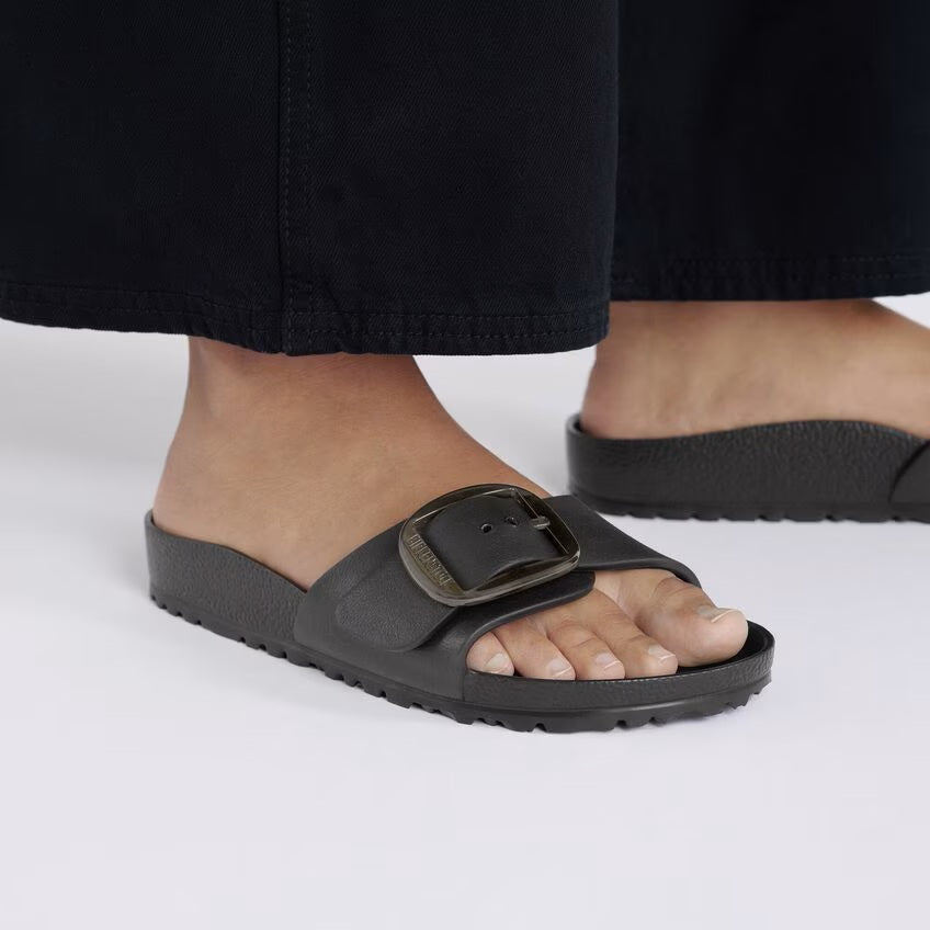 
                      
                        Madrid Big Buckle Waterproof : Black
                      
                    