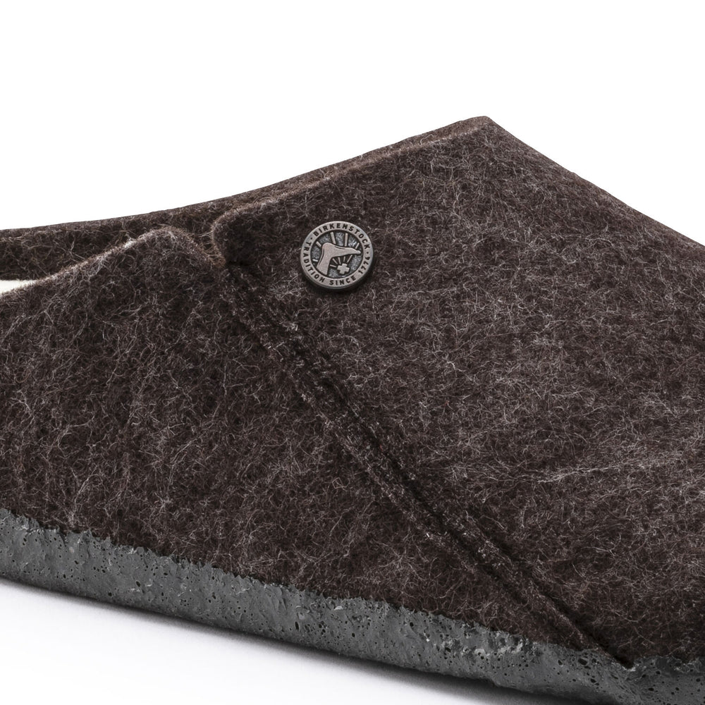 
                      
                        Zermatt Shearling : Mocha
                      
                    