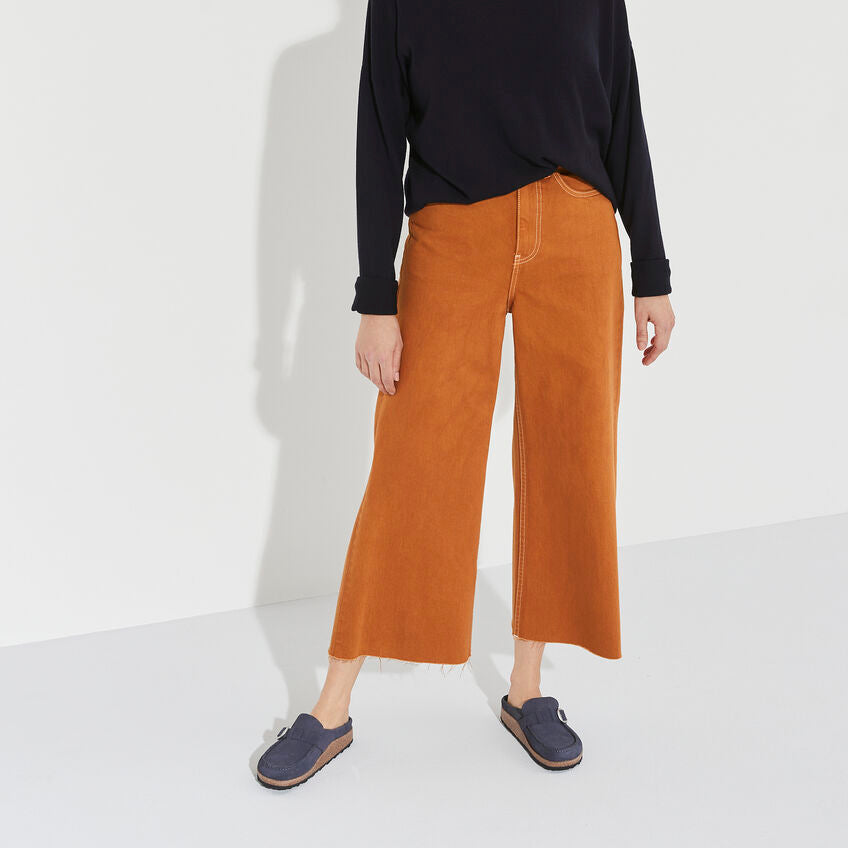 
                      
                        Buckley : Navy Suede
                      
                    